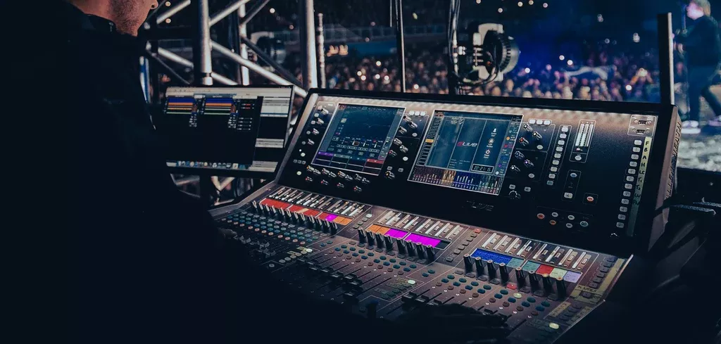 Allen & Heath dLive CDM32 C-Class 32x16 I/O MixRack